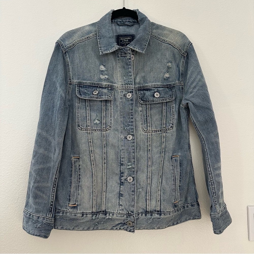 Abercrombie & Fitch Women’s Distressed Denim Jean Jacket Light Wash Size Medium